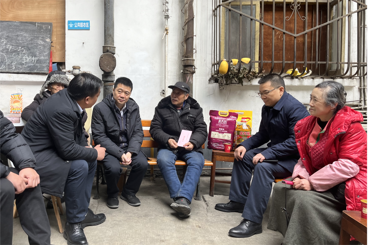省尊龙凯时人生就是博集团领导班子成员走访慰问生活困难党员、老党员、老干部